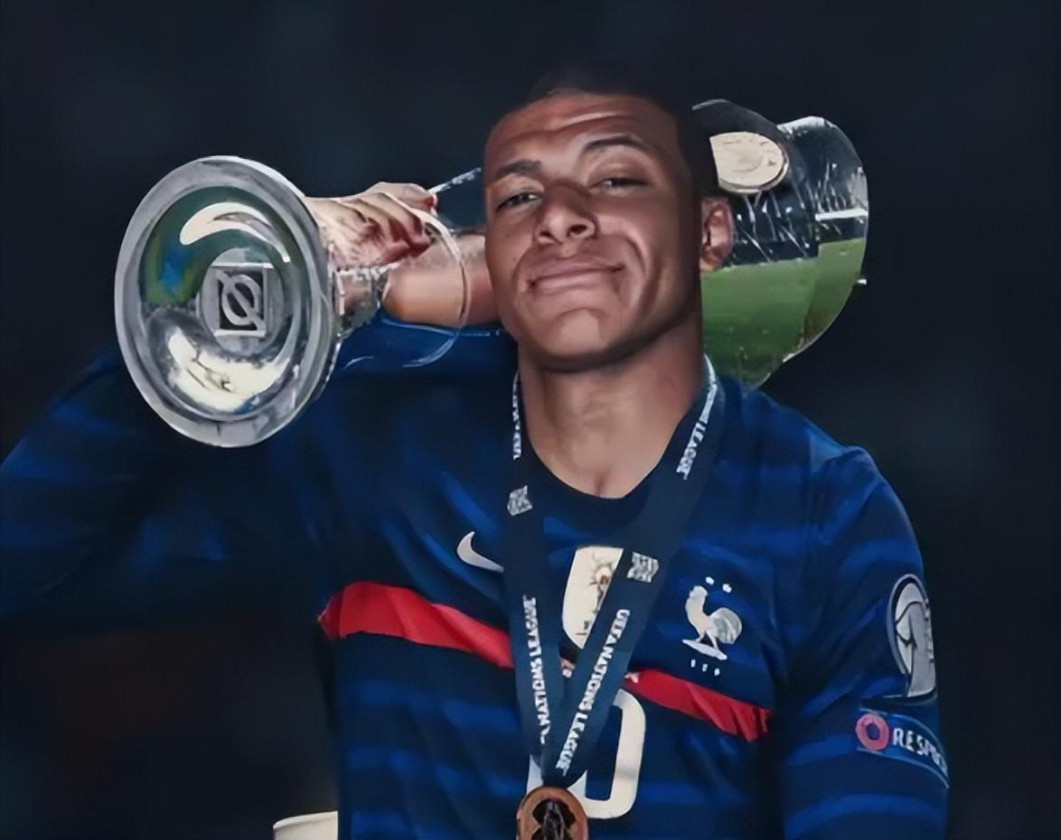 6场贡献9球1助攻，卡扎伊什维利当选中超9／10月最佳球员