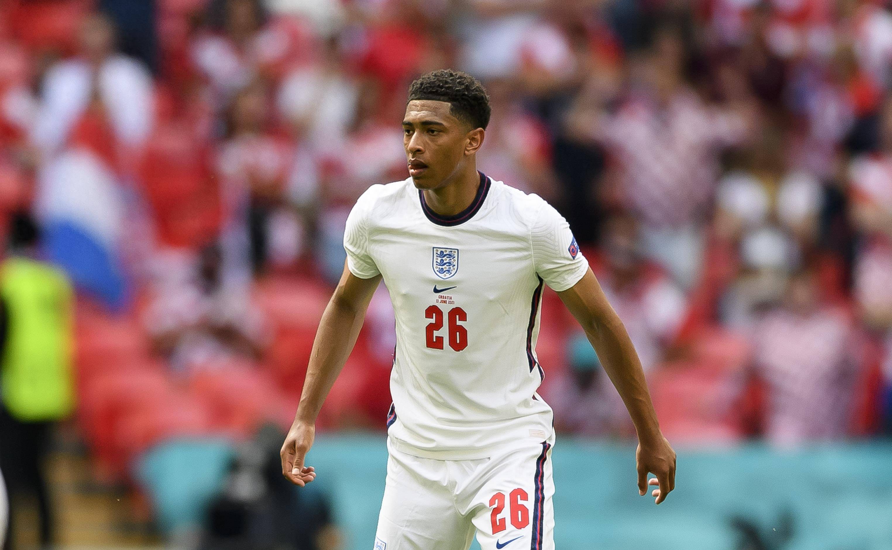 西媒热议亚马尔表现：昨晚真正的18岁新星是埃斯特旺